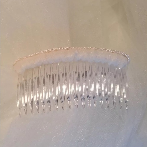 RENE STRAUSS ELEGANT WHITE TONE VEIL WITH COMB main image 6